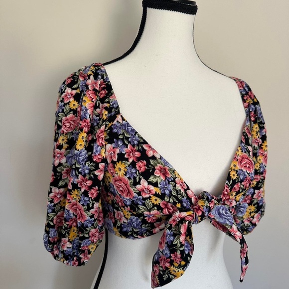 Forever 21 Tops - Floral Tie-Front Crop Top Vintage Forever 21